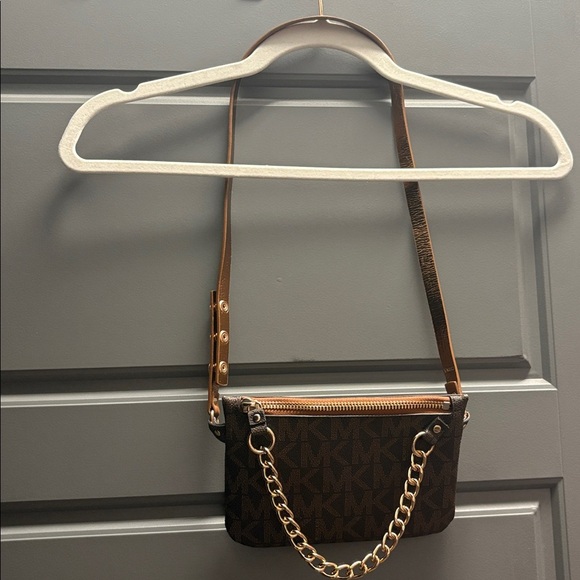 Michael Kors Dark Brown Crossbody belt Bag with gold chain link hardware - Picture 3 of 12